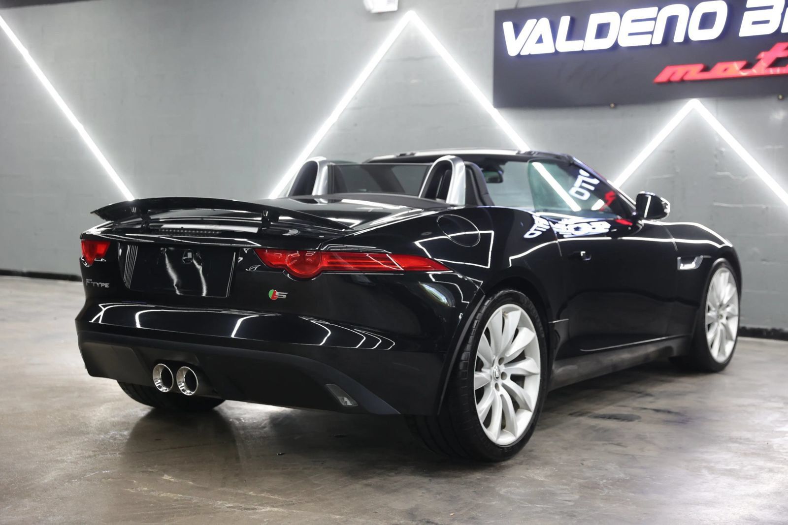 Used 2014 Jaguar F-TYPE Convertible RWD image 22