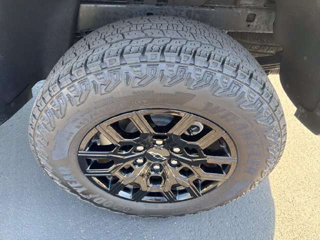 Used 2025 Chevrolet Colorado Trail Boss AWD/4WD image 23