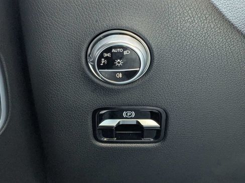Used 2025 Mercedes-Benz GLC 300 image 22