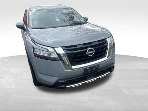 Used 2024 Nissan Pathfinder Platinum image 5