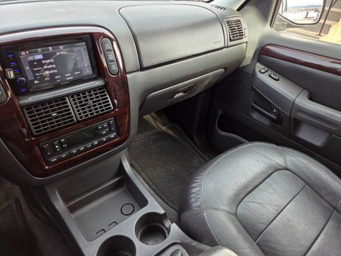 Used 2004 Ford Explorer Limited image 13