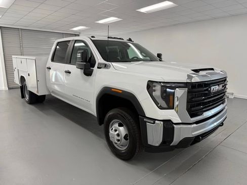 New 2026 GMC Sierra 3500 Pro image 3