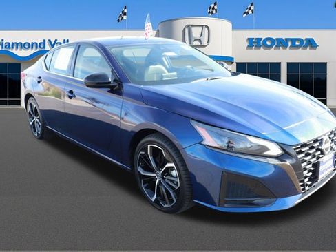 Used 2023 Nissan Altima 2.5 SR image 1