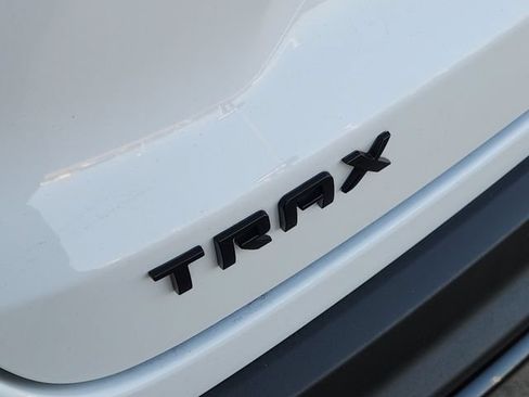 Used 2024 Chevrolet Trax RS w/ Driver Confidence Package FWD image 9