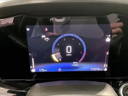 Used 2025 Chevrolet Trax RS image 13