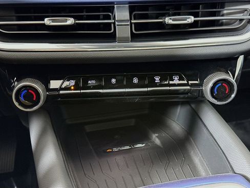 New 2026 Chevrolet Equinox EV LT image 16