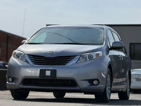 Used 2012 Toyota Sienna XLE FWD image 1