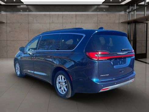 Used 2022 Chrysler Pacifica Touring-L image 2
