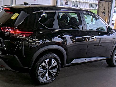 Used 2022 Nissan Rogue SV FWD image 6