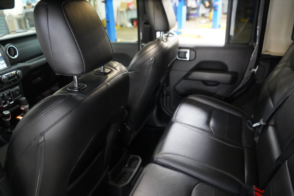 Used 2022 Jeep Wrangler Unlimited Sahara AWD/4WD image 32