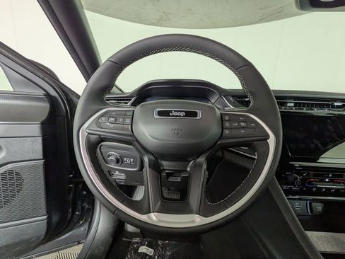 New 2025 Jeep Grand Cherokee L Altitude image 19