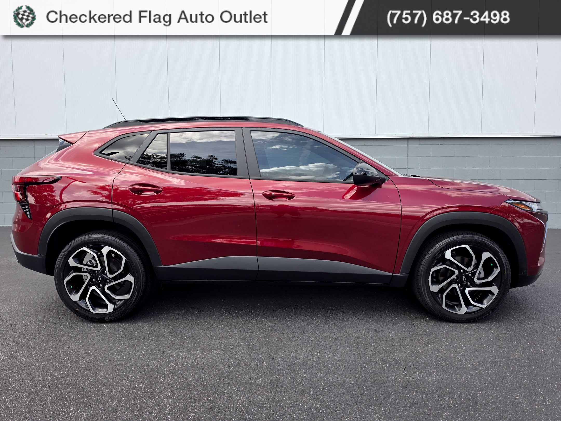Used 2024 Chevrolet Trax RS w/ Sunroof Package FWD image 9