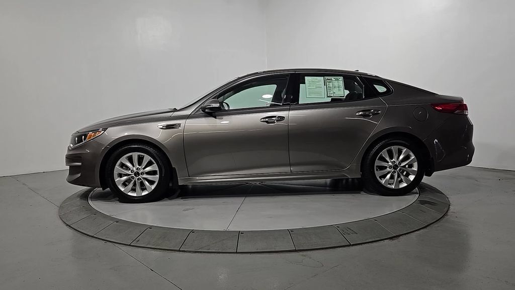 Used 2016 Kia Optima EX w/ Premium Package FWD image 2