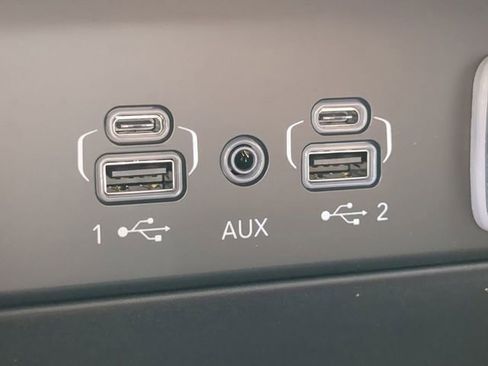 Used 2023 Jeep Grand Cherokee Limited w/ Black Appearance Package image 21