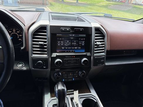 Used 2015 Ford F150 Platinum w/ Equipment Group 701A Luxury AWD/4WD image 19