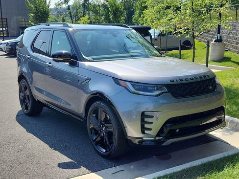 New 2025 Land Rover Discovery Dynamic SE image 10