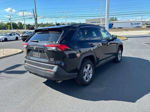 Used 2025 Toyota RAV4 XLE AWD/4WD image 9