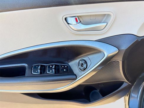 Used 2017 Hyundai Santa Fe Sport image 17