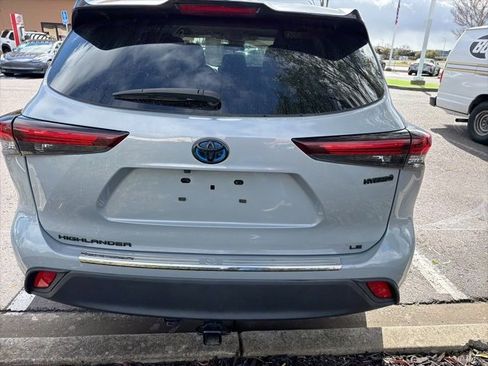 Used 2024 Toyota Highlander LE image 9