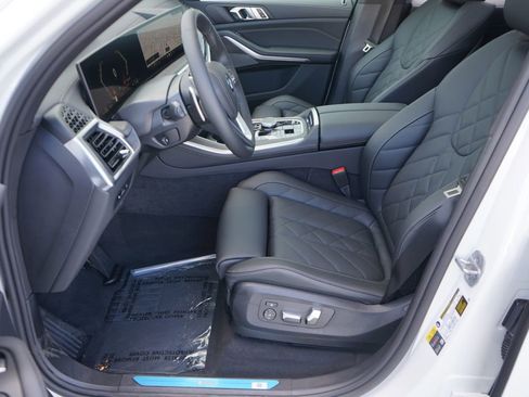 Used 2026 BMW X5 xDrive50e w/ Premium Package image 11