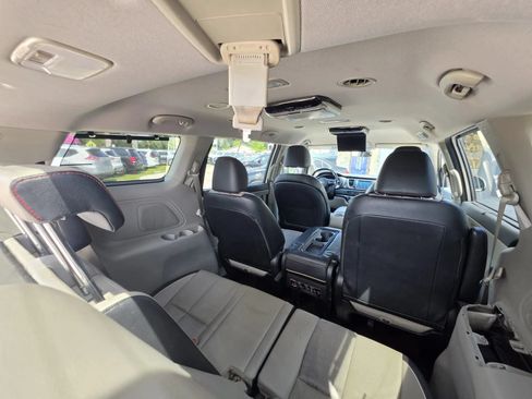 Used 2019 Kia Sedona EX FWD image 10
