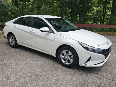 Used 2023 Hyundai Elantra SE FWD image 1