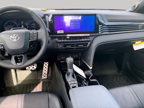 New 2026 Toyota Camry Hybrid FWD image 6