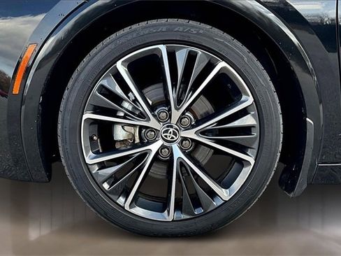 Used 2024 Toyota Prius XLE image 30