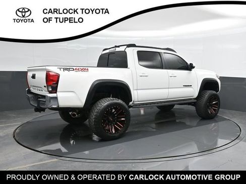 Used 2018 Toyota Tacoma TRD Off-Road AWD/4WD image 3