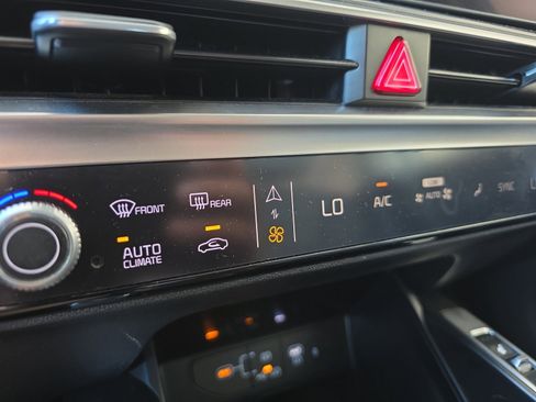 Certified 2024 Kia Sorento S FWD image 16