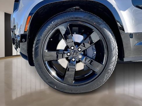 New 2026 Land Rover Defender 130 X-Dynamic SE image 14