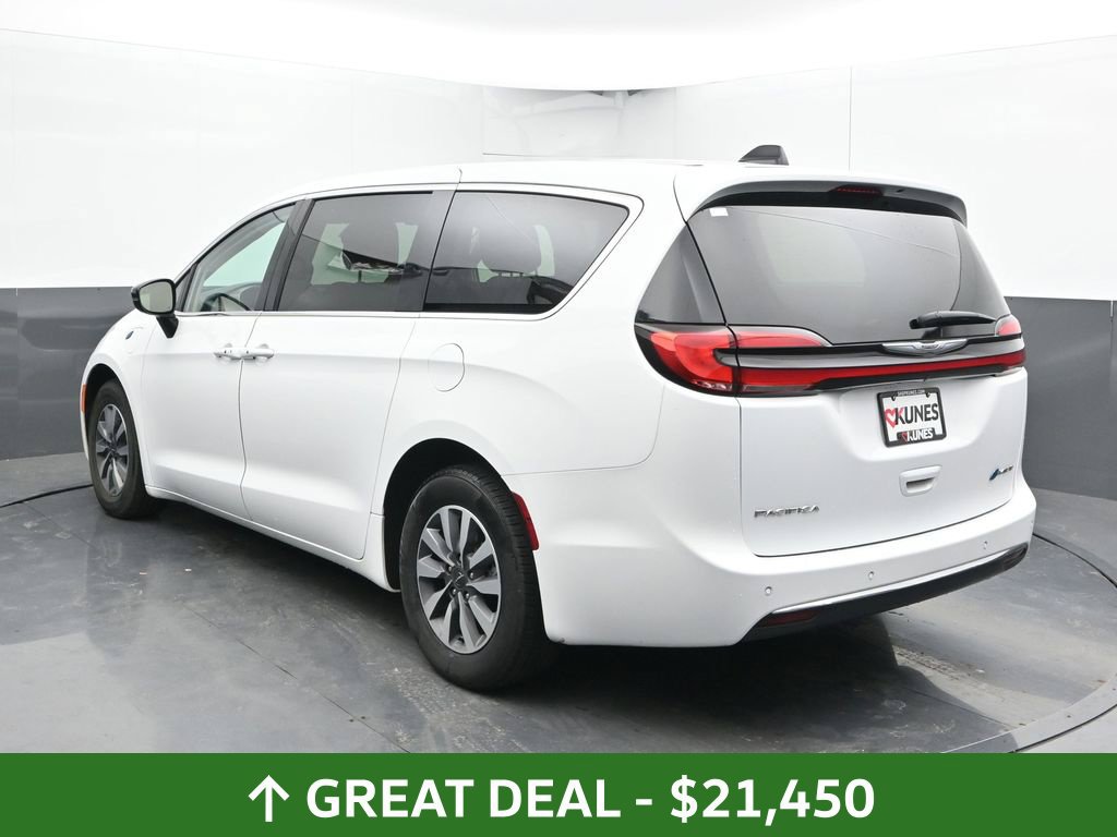 Used 2024 Chrysler Pacifica Limited FWD image 12