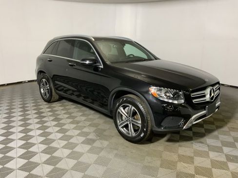Used 2018 Mercedes-Benz GLC 300 4MATIC image 4