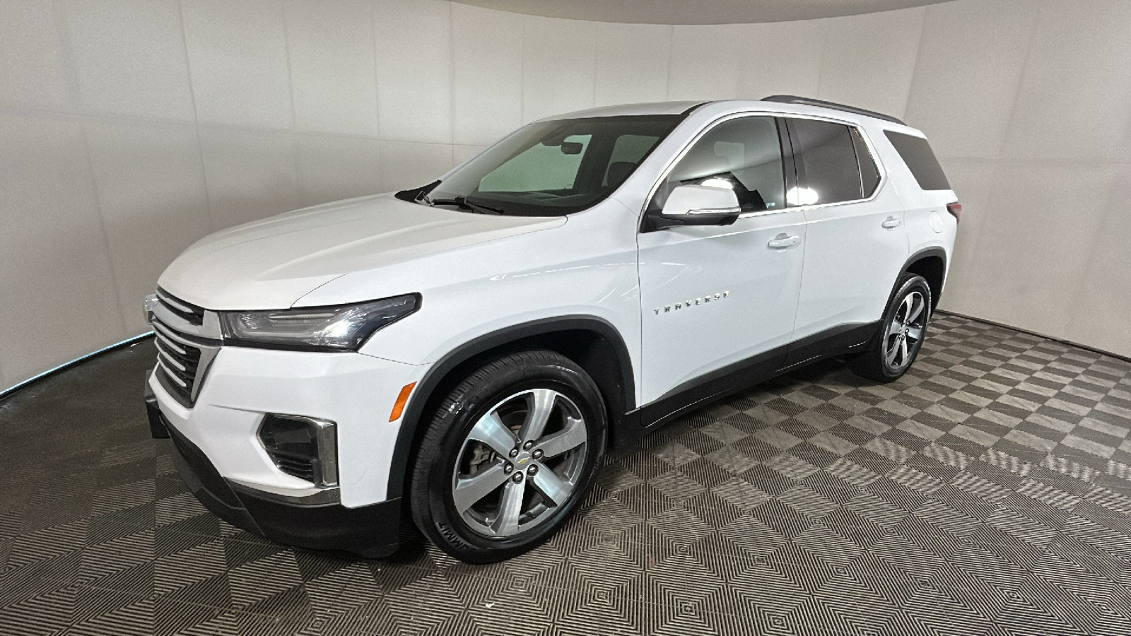 Used 2023 Chevrolet Traverse LT w/ LT Premium Package AWD/4WD image 8
