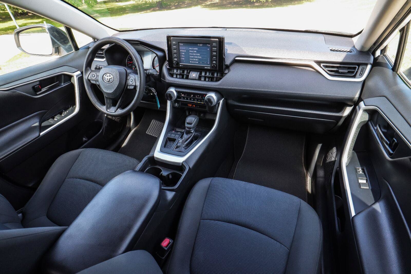 Used 2020 Toyota RAV4 LE FWD image 25