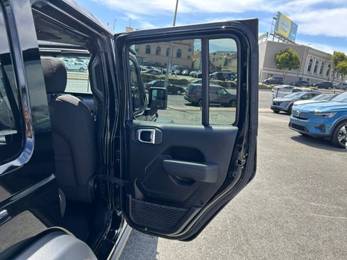 Used 2023 Jeep Wrangler Unlimited w/ Sun & Screen Package AWD/4WD image 38