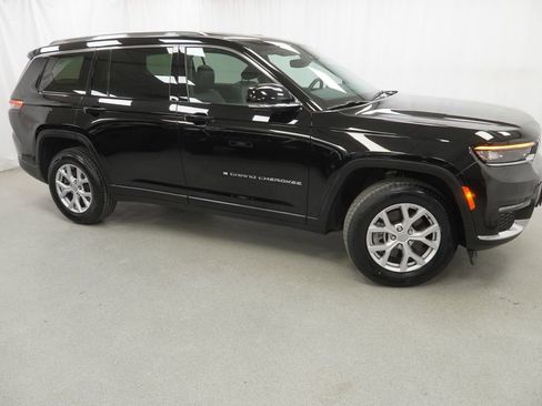 Used 2022 Jeep Grand Cherokee L Limited image 11