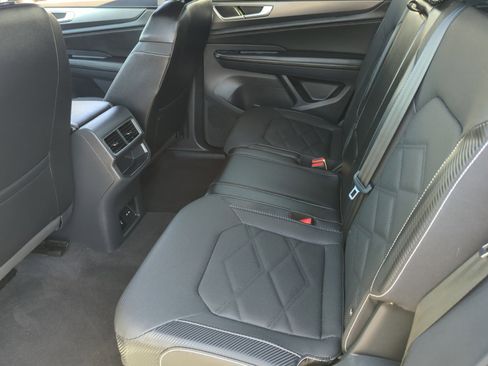 Certified 2024 Volkswagen Atlas Cross Sport SE image 17