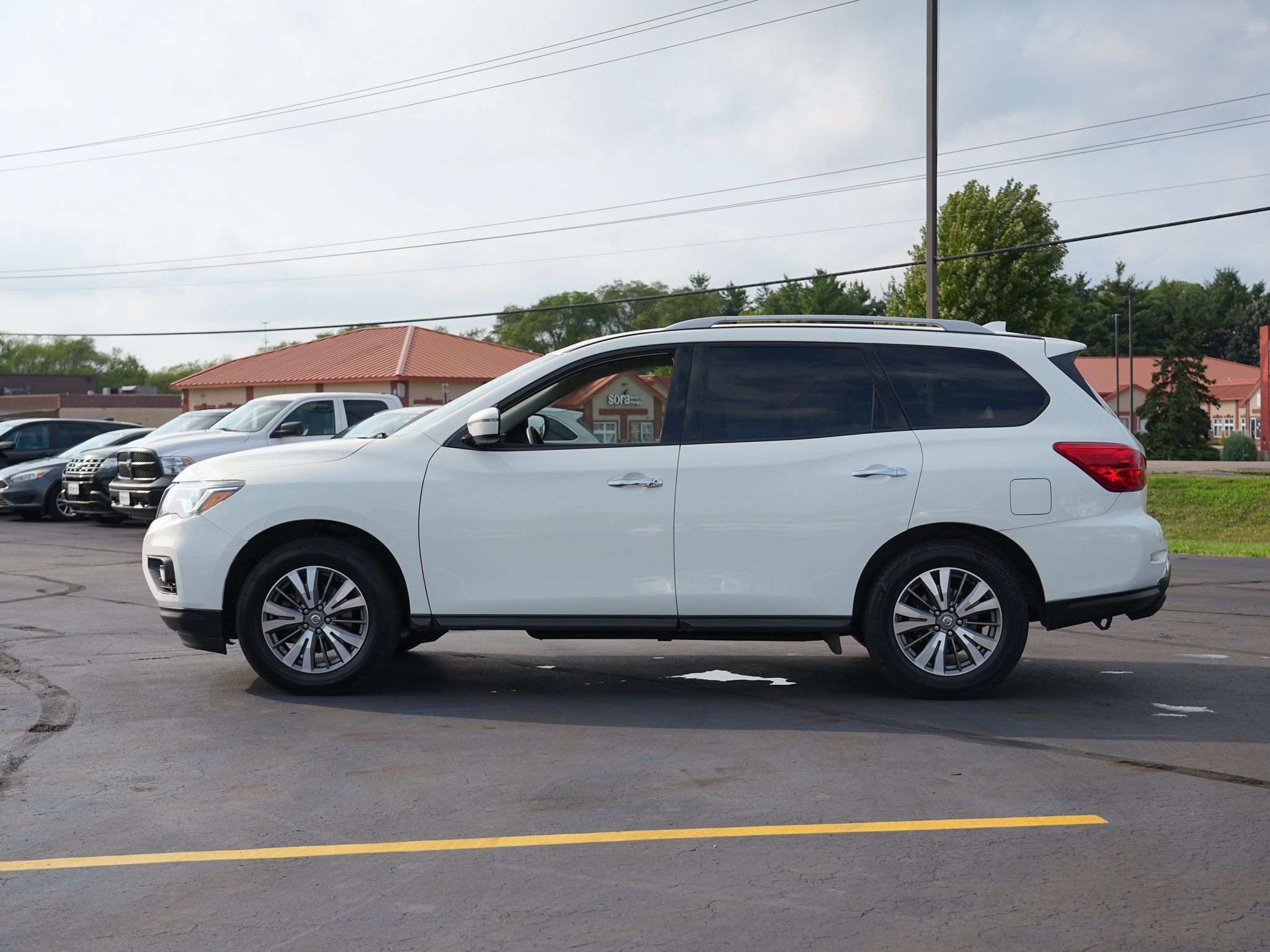 Used 2020 Nissan Pathfinder S AWD/4WD image 7