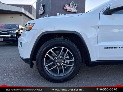 Used 2019 Jeep Grand Cherokee Laredo w/ Laredo X Package RWD image 10