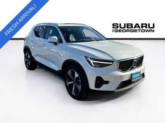 Used 2025 Volvo XC40 B5 Plus AWD/4WD video 1