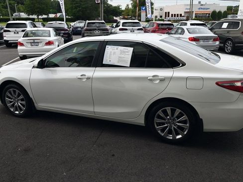 Used 2017 Toyota Camry XLE w/ Moonroof Package FWD image 15