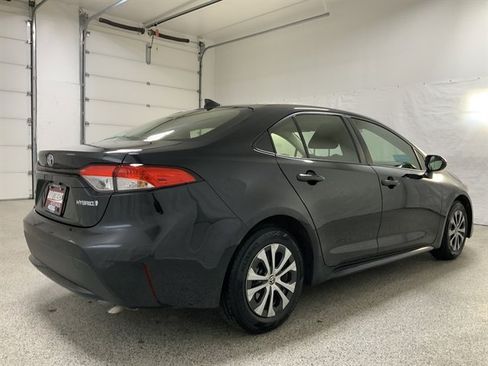 Used 2022 Toyota Corolla LE image 6
