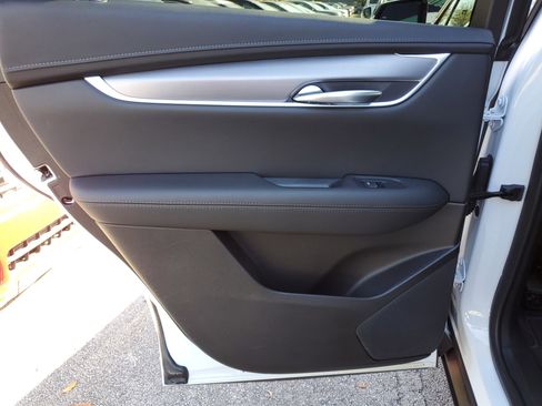 Used 2024 Cadillac XT5 Luxury image 11