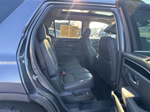 Used 2025 Honda Pilot Touring image 39