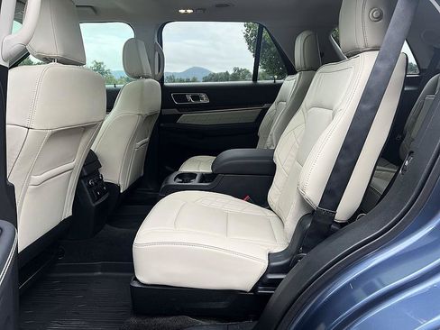 Used 2018 Ford Explorer Platinum AWD/4WD image 12
