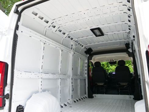 Used 2025 RAM ProMaster 2500 w/ Convenience Group FWD image 7