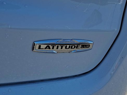 Certified 2022 Jeep Compass Latitude w/ Sun and Sound Group AWD/4WD image 30