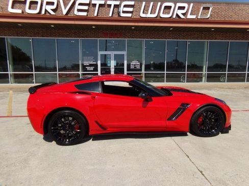 Used 2016 Chevrolet Corvette Z06 w/ 3LZ Preferred Equipment Group RWD image 4
