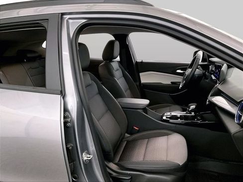 Used 2024 Chevrolet Trax LT w/ Driver Confidence Package FWD image 7